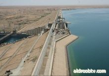 سد حديثة غرب العراق على نهر الفرات. أكثر من 9 كم طولا وارتفاع 57m. شيدت بين 1977-1987
