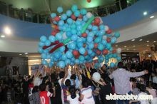 نزولا عند رغبة الجمهور مهرجان الرياض للتسوق يطلق شبكة البالونات المحملة بالجوائز في صحاري مول ويوزع الهدايا والجوائز في غرناطة مول أيضا قناة دروب الفضائية / وسيلة الحلبي 