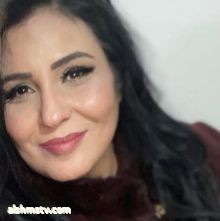 مريم ابوزيد حافية تراقص الوجد،واصابع قدميها تناغي أديم الأرض ،