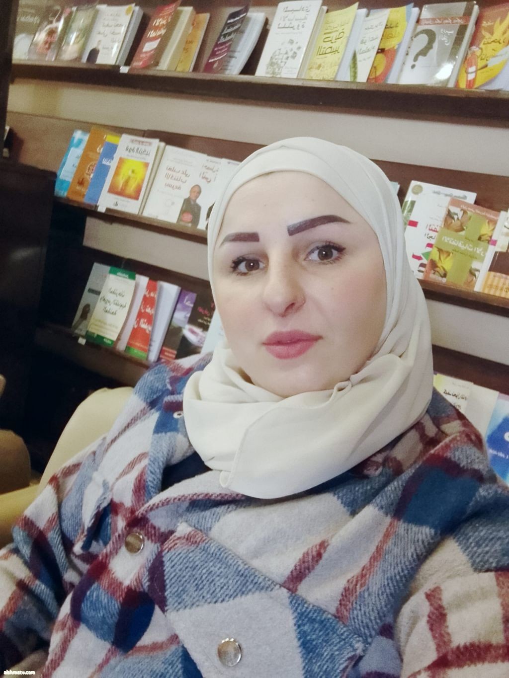 Amane Hasoon  هُنا بين الكُتب  #الكاتبة والمدربة أماني حسون