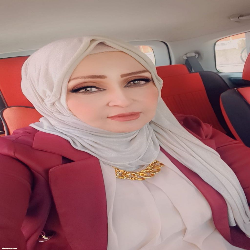 سمية الحمايدة·  ضـاقت هـجاوينا على حِـمل الحِـمل